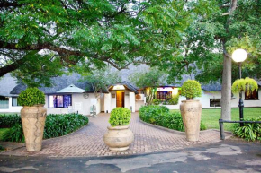  Lalapanzi Hotel & Conference Centre  Bandelierkop